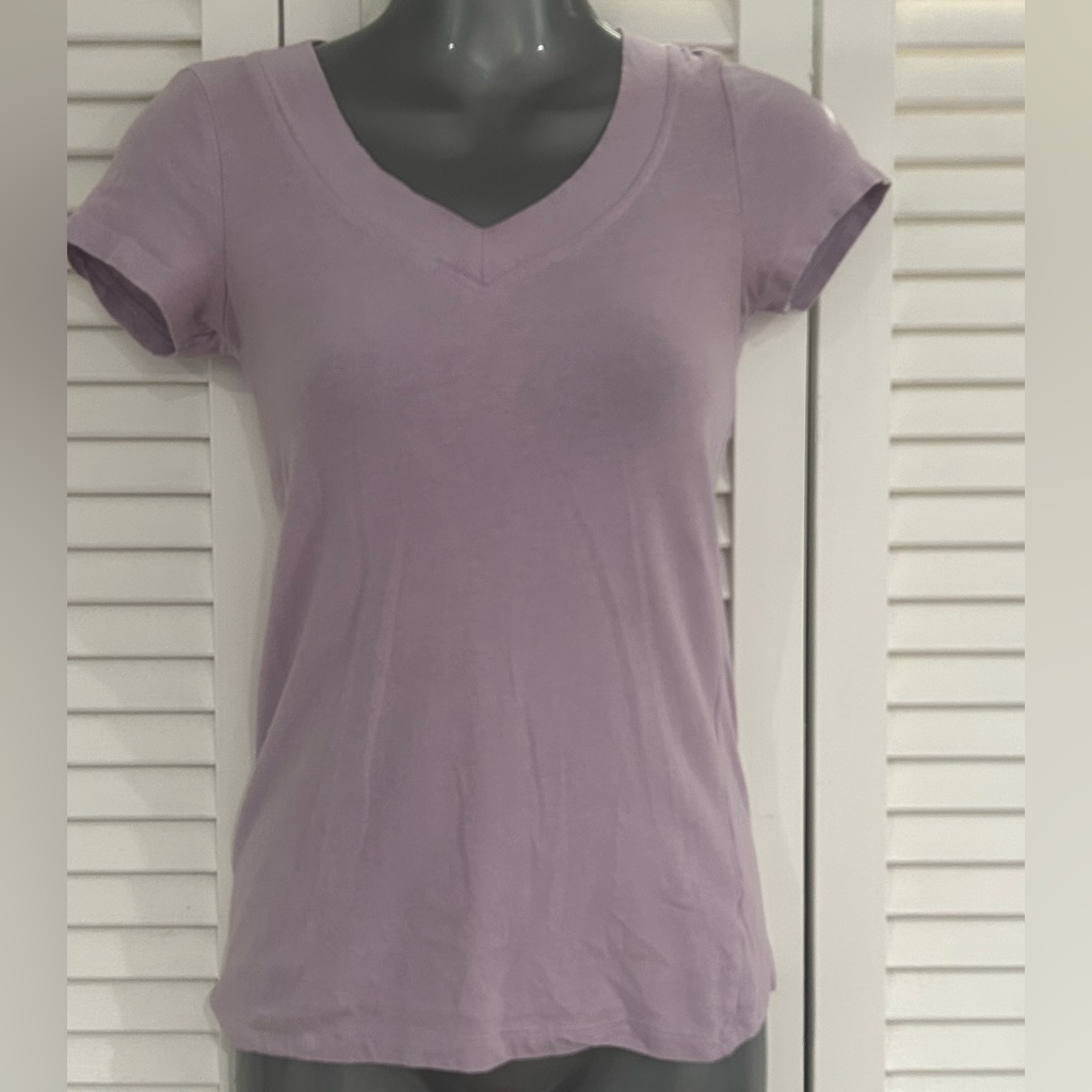 Splash Brand Lavender VNeck Short Sleeve Tee